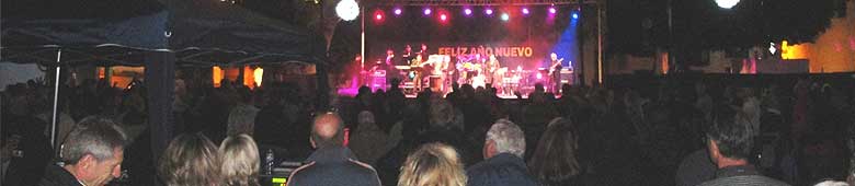 Sylvester auf der Plaza in Los Llanos - jung und alt feiern ins neue Jahr